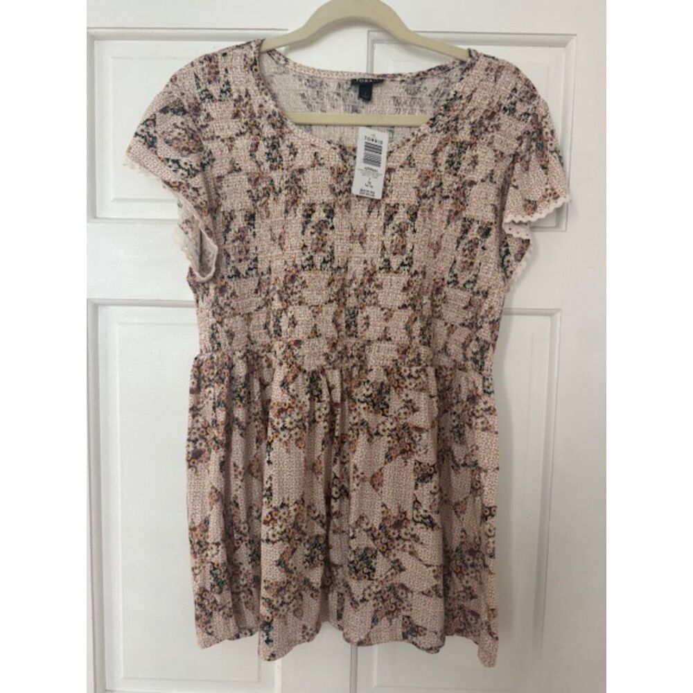 NWT Torrid Babydoll Cotton Crewneck Smocked Floral top, 1X